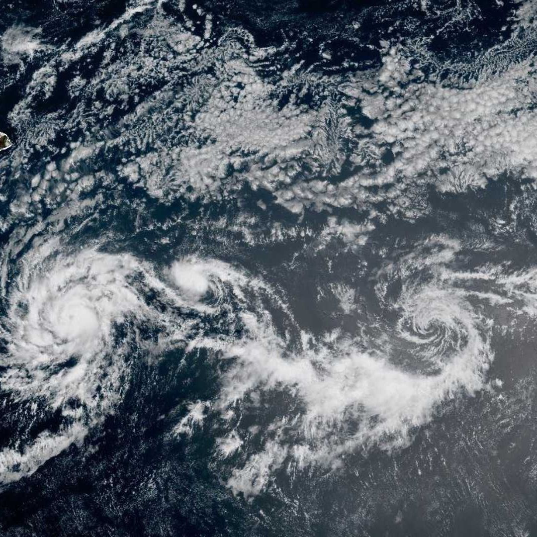 Iona se Fortalece a Huracán Categoría 1: ¿Hacia Dónde se Dirige y Qué tan Cerca Está de México?