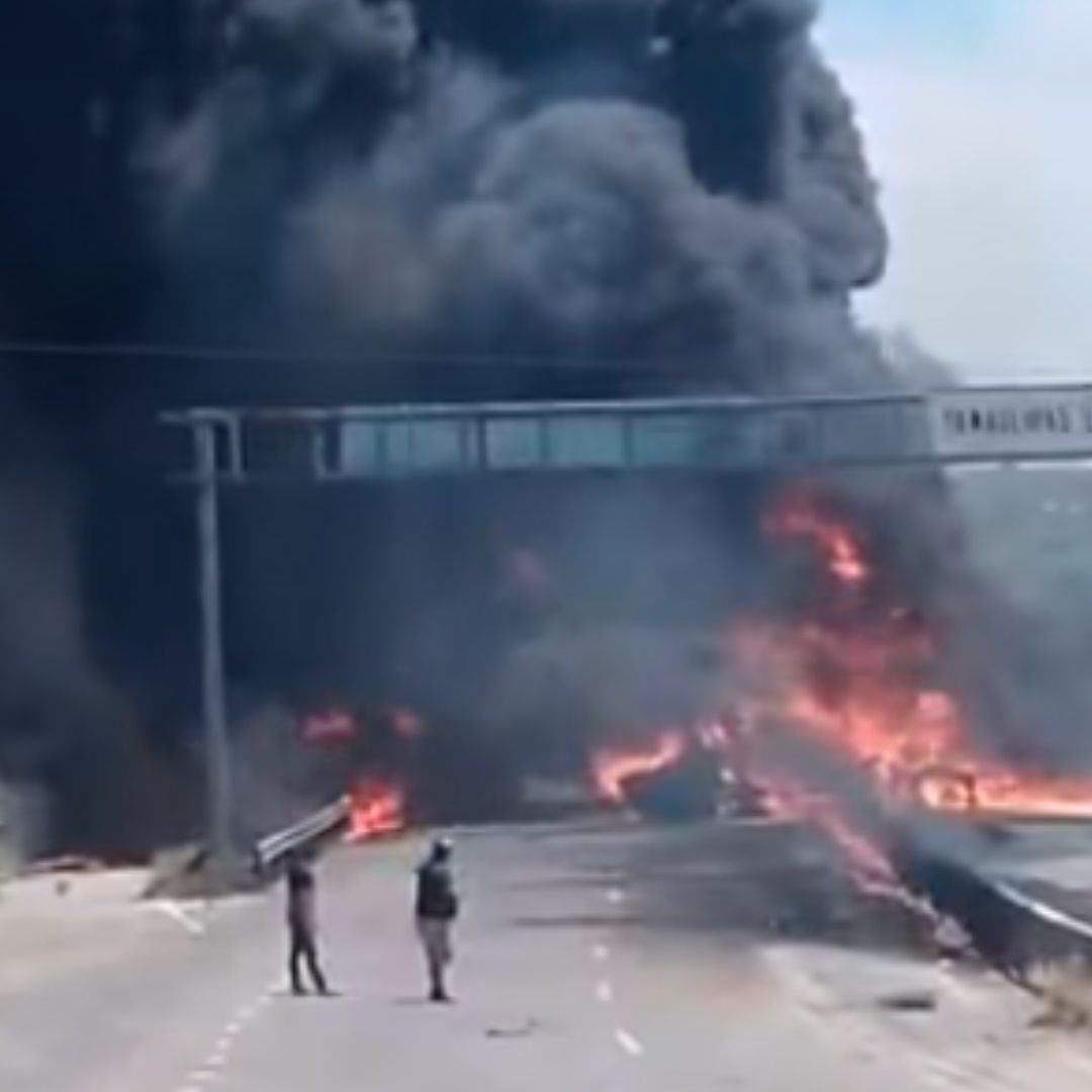 Incendio de pipa en la Carretera Nacional, en Linares
