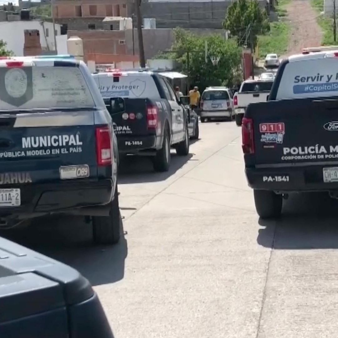 Hombre se Atrinchera con Arma de Postas y un Cuchillo en Chihuahua; Hay una Persona Herida