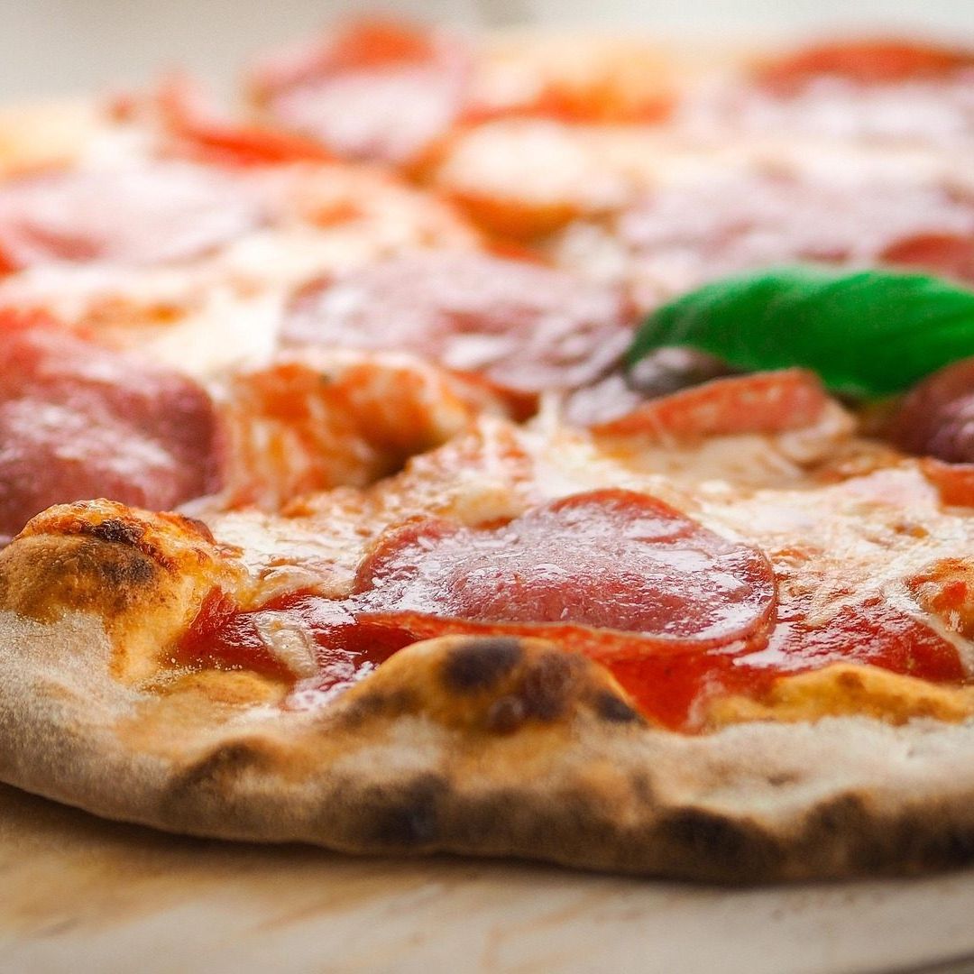 En SLP, Pizzería Se Burla de los Baches en las Calles; Ayuntamiento le Clausura Sucursal
