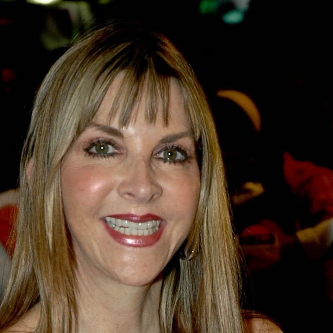 Shanik Berman durante alfombra roja del musical Mamma Mia