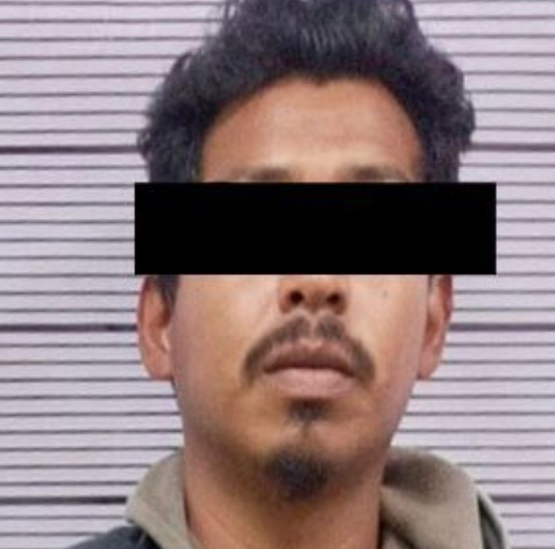 Hombre que Hacía del Baño en la Calle Resulta ser Peligroso Criminal
