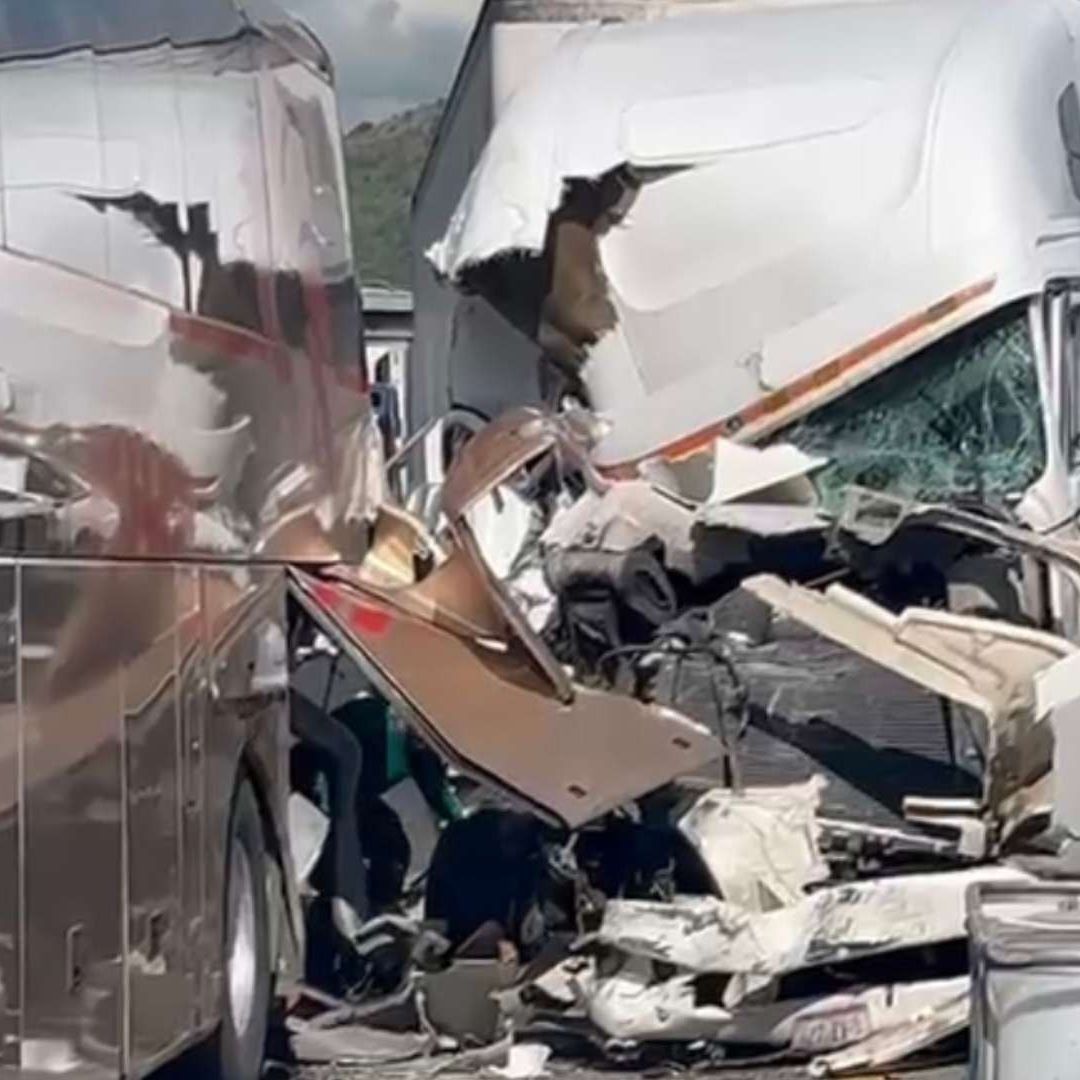 Tráiler se Impacta Contra Camión de Pasajeros en la México-Querétaro