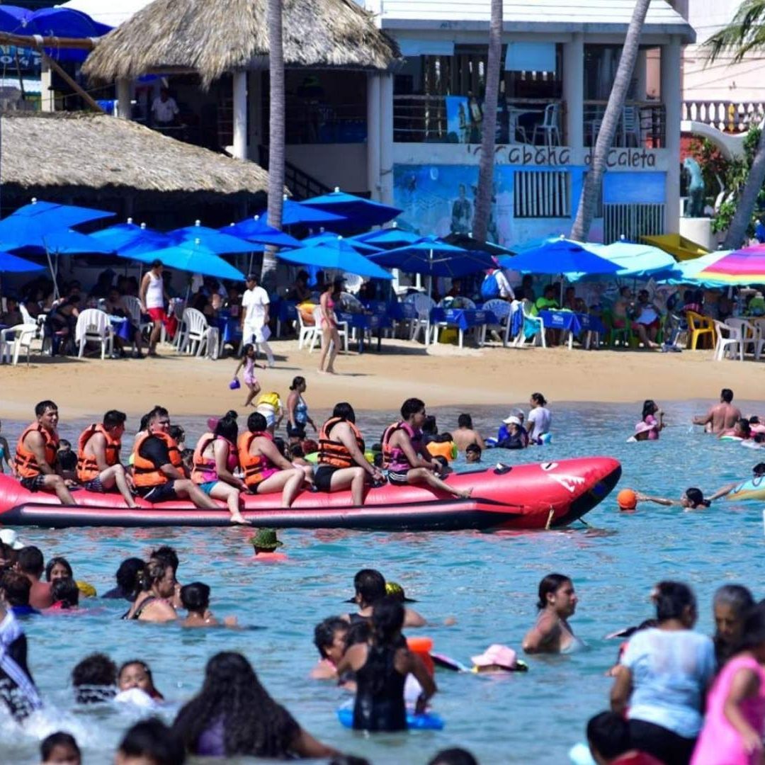 Tras Otis, Regresa Turismo a Caleta y Caletilla en Acapulco