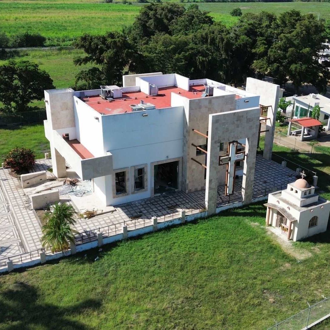 Vista aérea del mausoleo familiar de Dámaso López Núñez “El Licenciado” en El Dorado, en Sinaloa