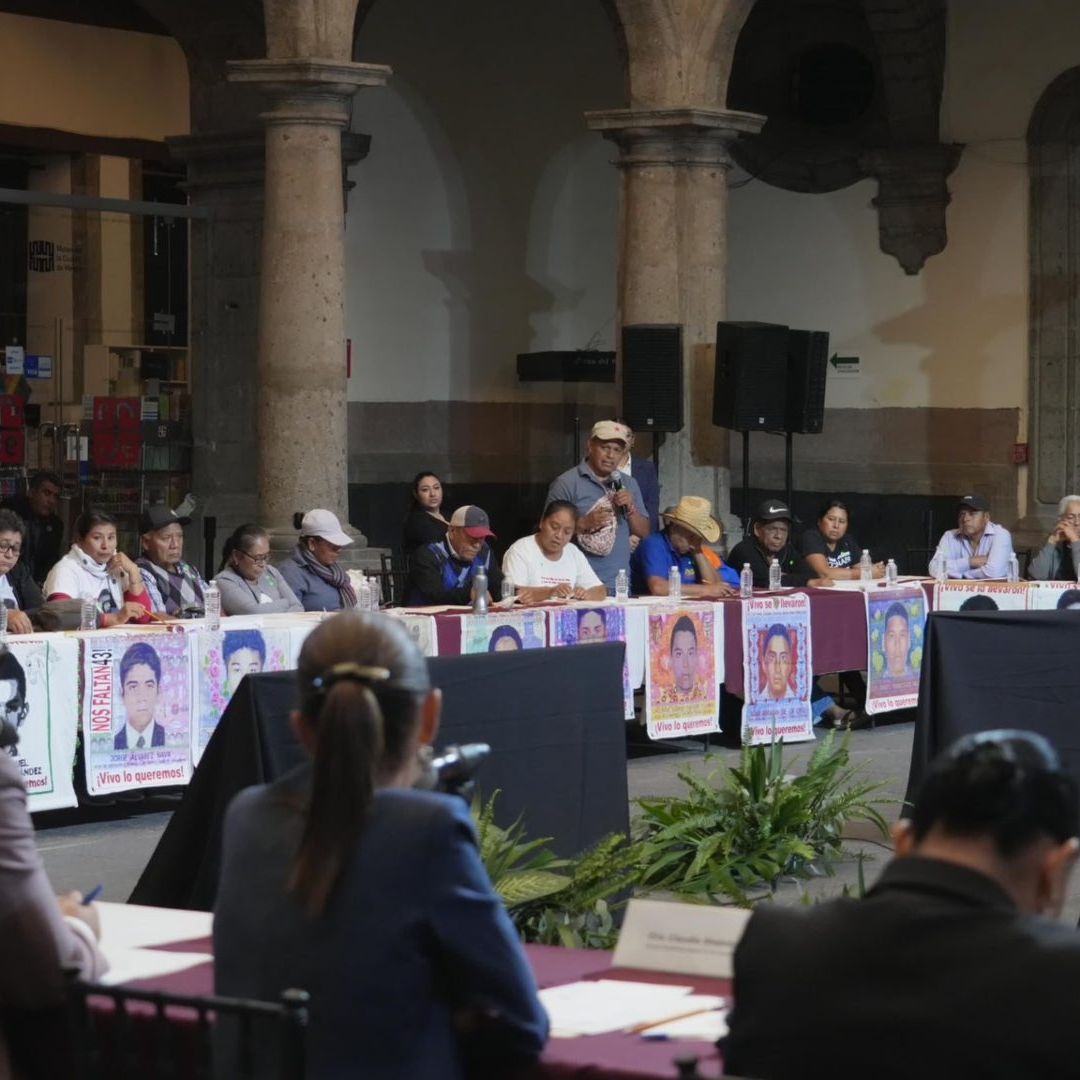 La virtual ganadora de la presidencia, Claudia Sheinbaum se reunió con padres de los 43 normalistas