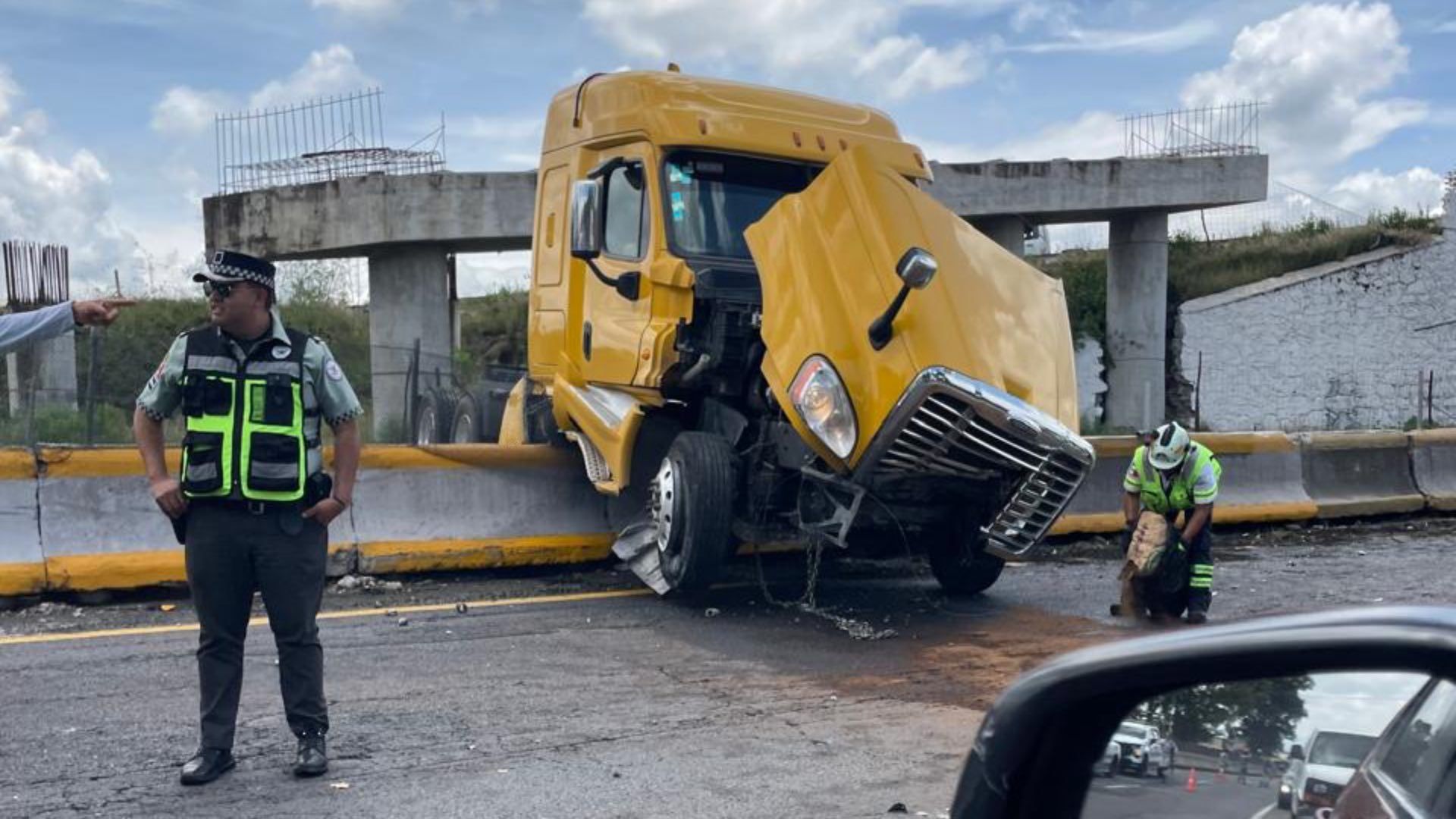 Cierre en la Autopista México Puebla por Accidente de Tráiler a la Altura de San Martín