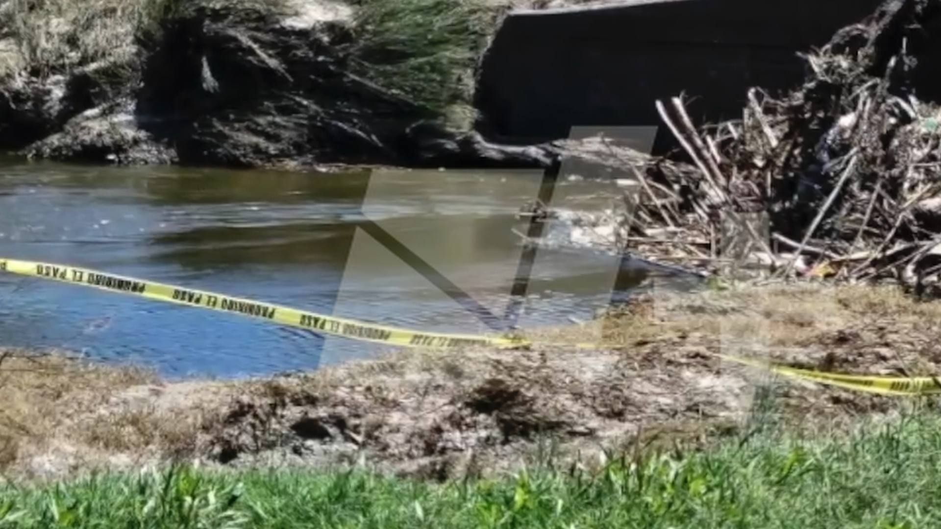 Encuentran el Cuerpo de un Hombre Flotando en el Río Laja en Salamanca Guanajuato