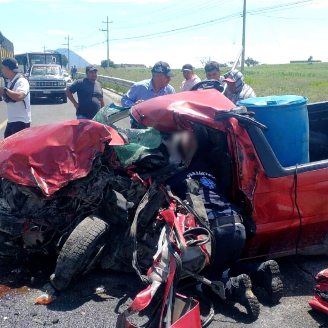 Accidente en la carretera Amozoc-Teziutlán altura de Acajete dejó tres muertos y tres lesionados.