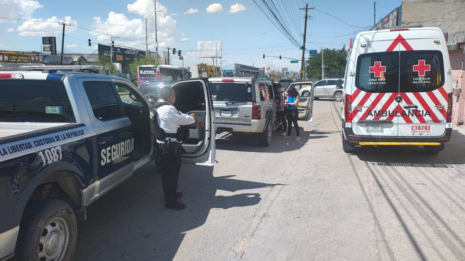 Agentes de Vialidad Ayudan a Mujer Dar a Luz en Plena Vía Pública en Ciudad Juárez