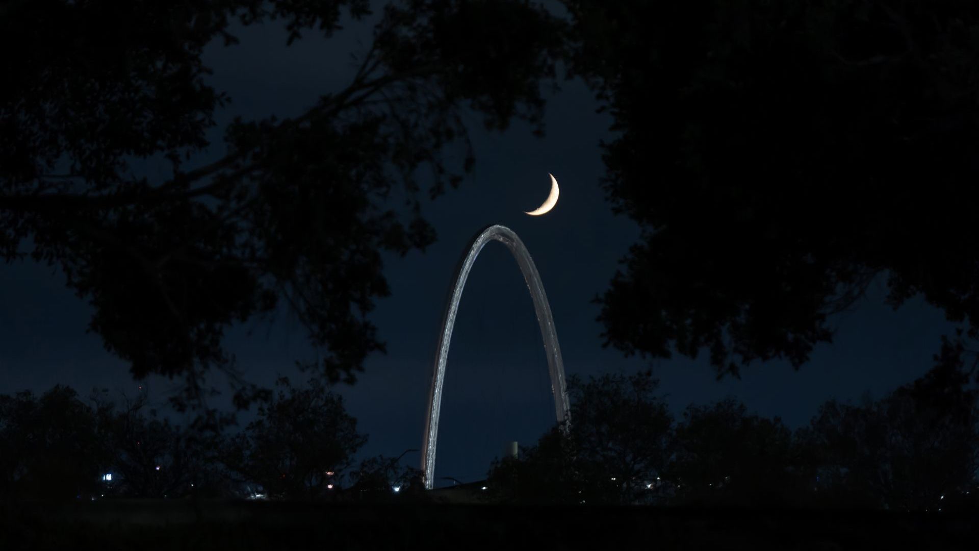 Luna creciente, vista desde Tijuana, Baja California, el 30 de julio de 2025