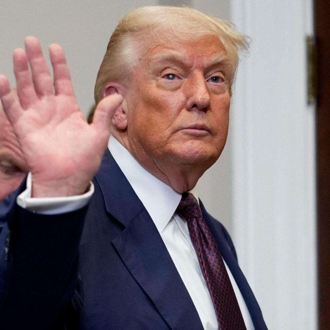 Donald Trump salida luego de conferencia de prensa