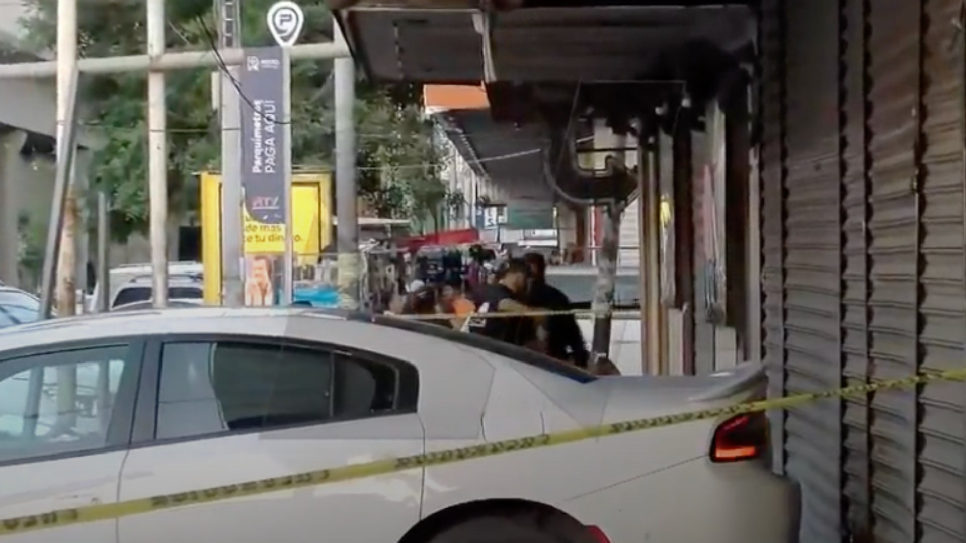 Encuentran a Hombre Muerto Afuera de un Bar en Monterrey