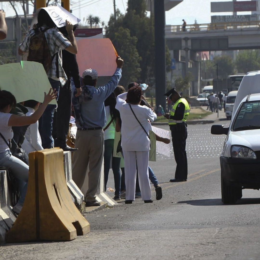 Manifestantes antes de la caseta de Tepotzotlán