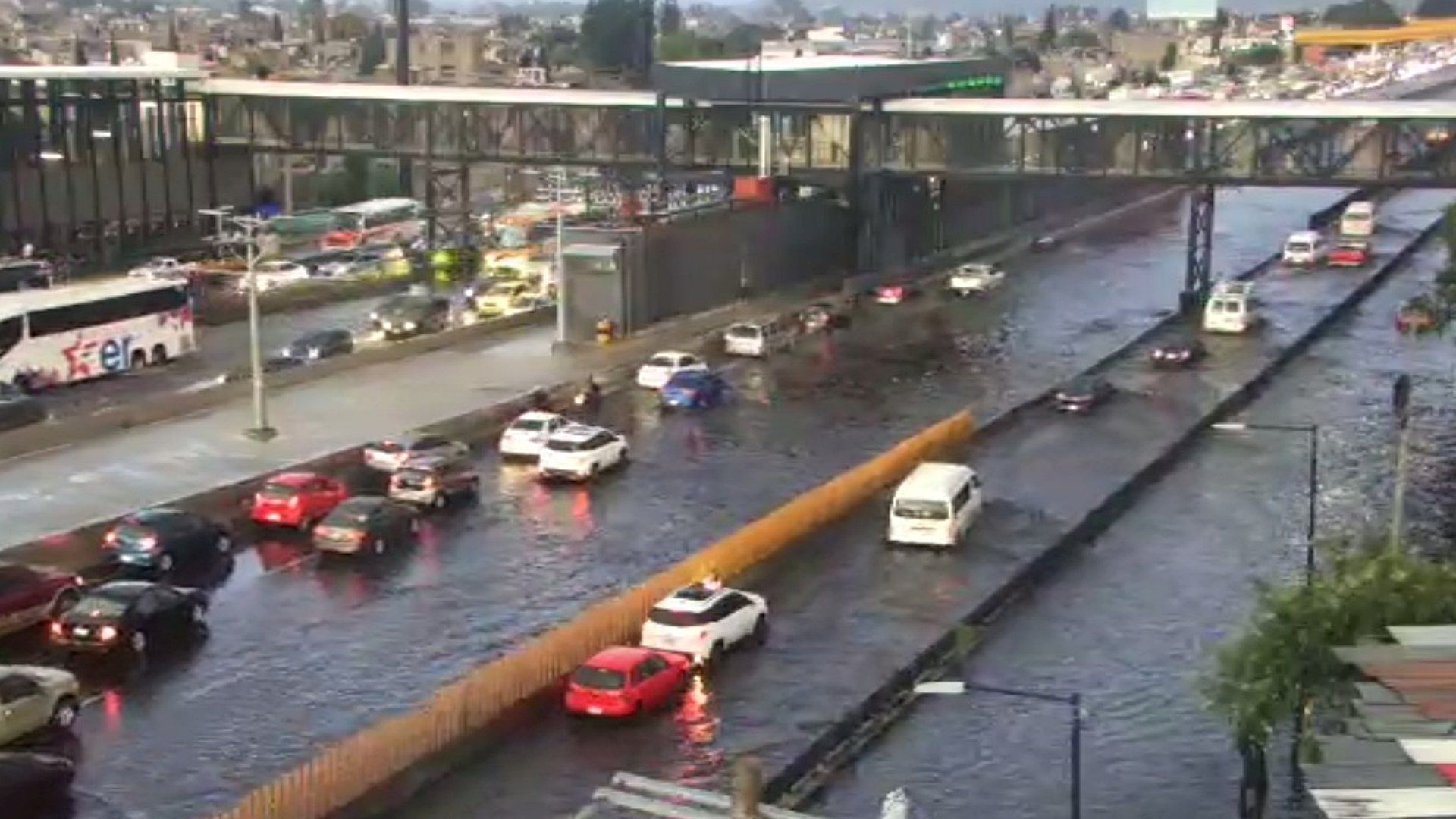 Afectaciones en la autopista México-Puebla. Foto: X @SSEM_VialEdomex