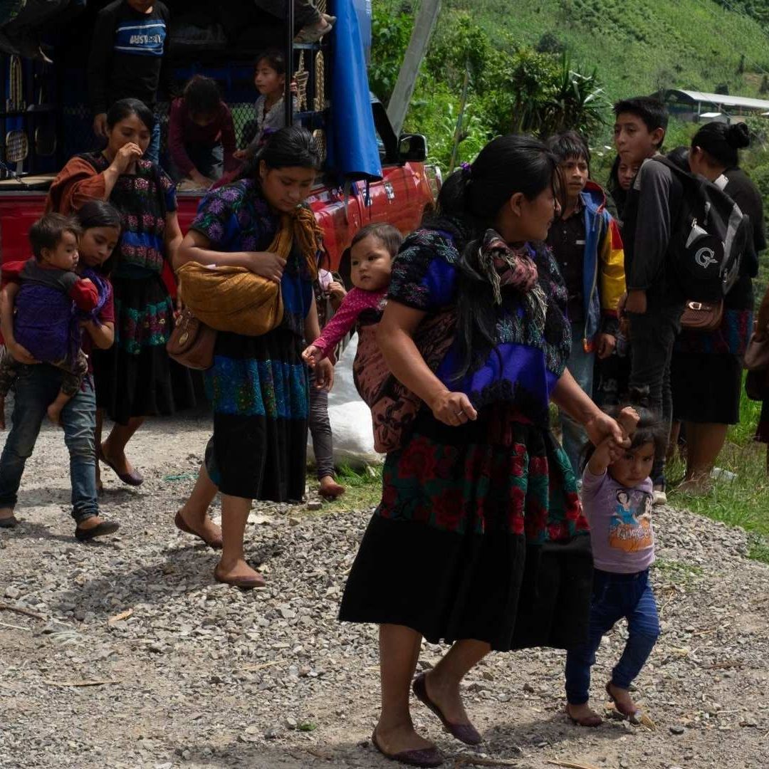 Indígenas desplazados de la colonia La Esperanza ubicada casi en la frontera con el municipio de Pantelho