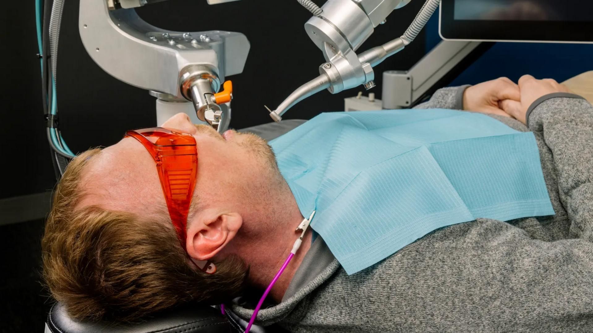 Empresa crea robot dentista que opera sin intervención humana