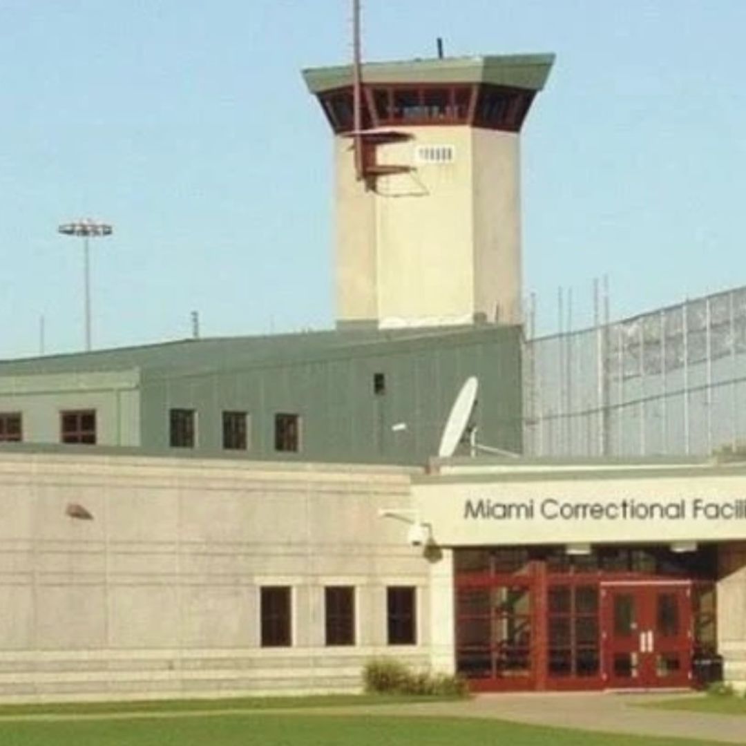 Kristi Noem Anuncia Nuevo Centro de Detención Migratorio "Speedway Slammer" en Indiana, EUA