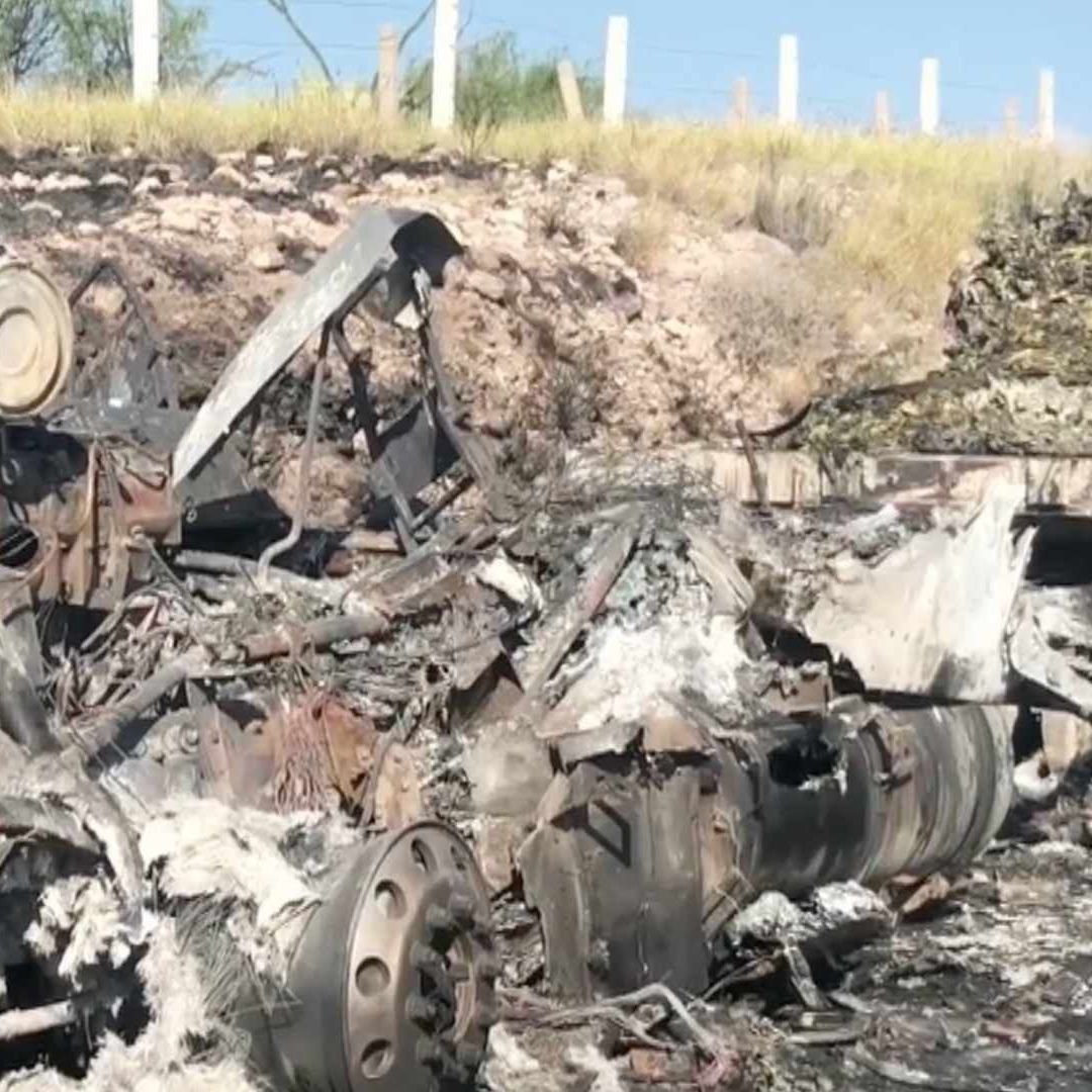 Tráiler Cargado con Chiles se Incendia en Carretera Chihuahua a Delicias