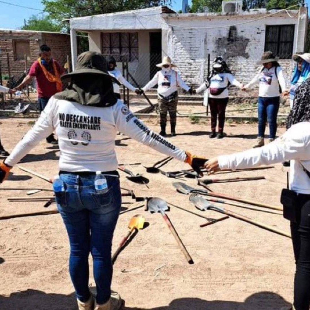 En días pasados, las rastreadoras se apoyaron con maquinaria pesada para levantar la tierra con resultados positivos