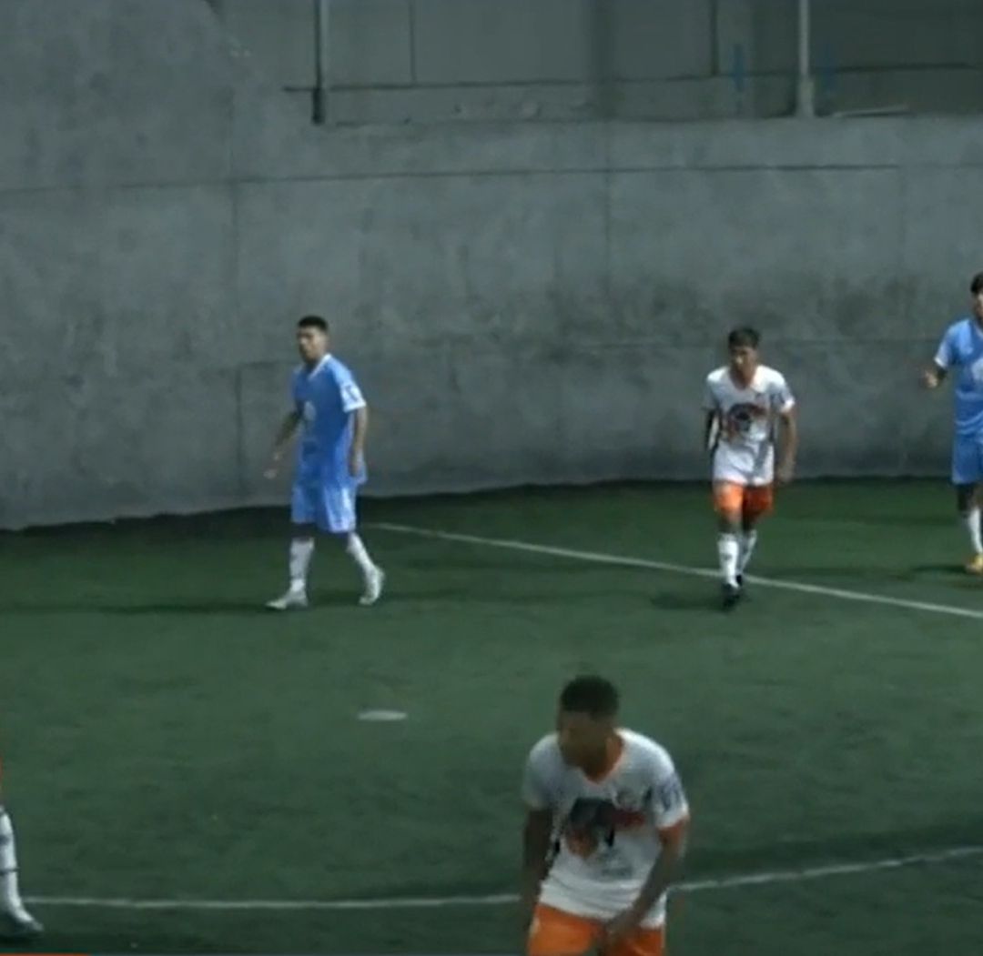 Miles de jóvenes se dedican a jugar partidos de fútbol amateur o llaneros