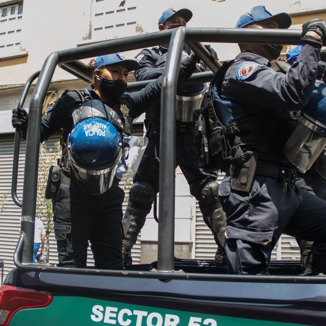 Detienen a Joven que Vendía Merengues... y Marihuana en el Centro Histórico de la CDMX