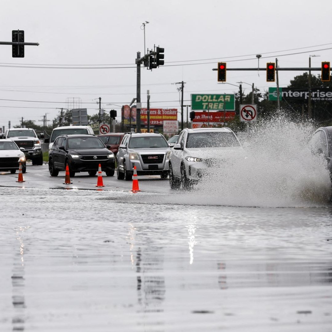 Debby se Degrada a Tormenta tras Impactar Florida Como Huracán