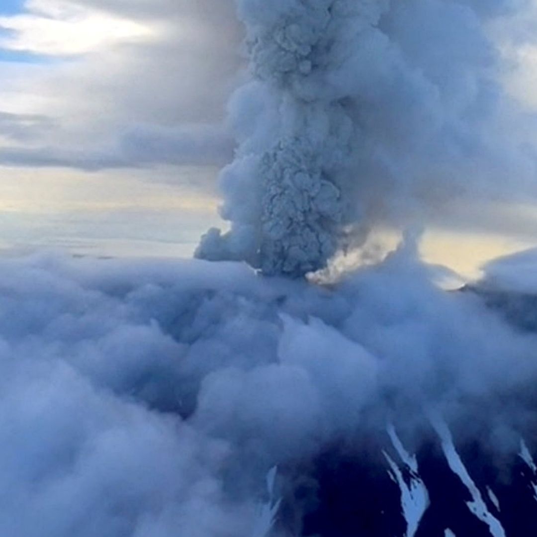 Erupción del volcán Krasheninnikov en la región de Kamchatka, Rusia