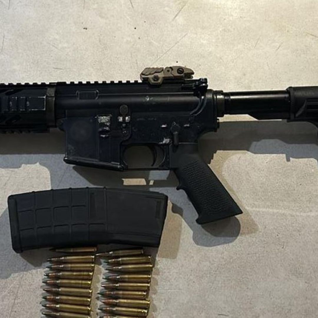 arma de alto calibre con balas