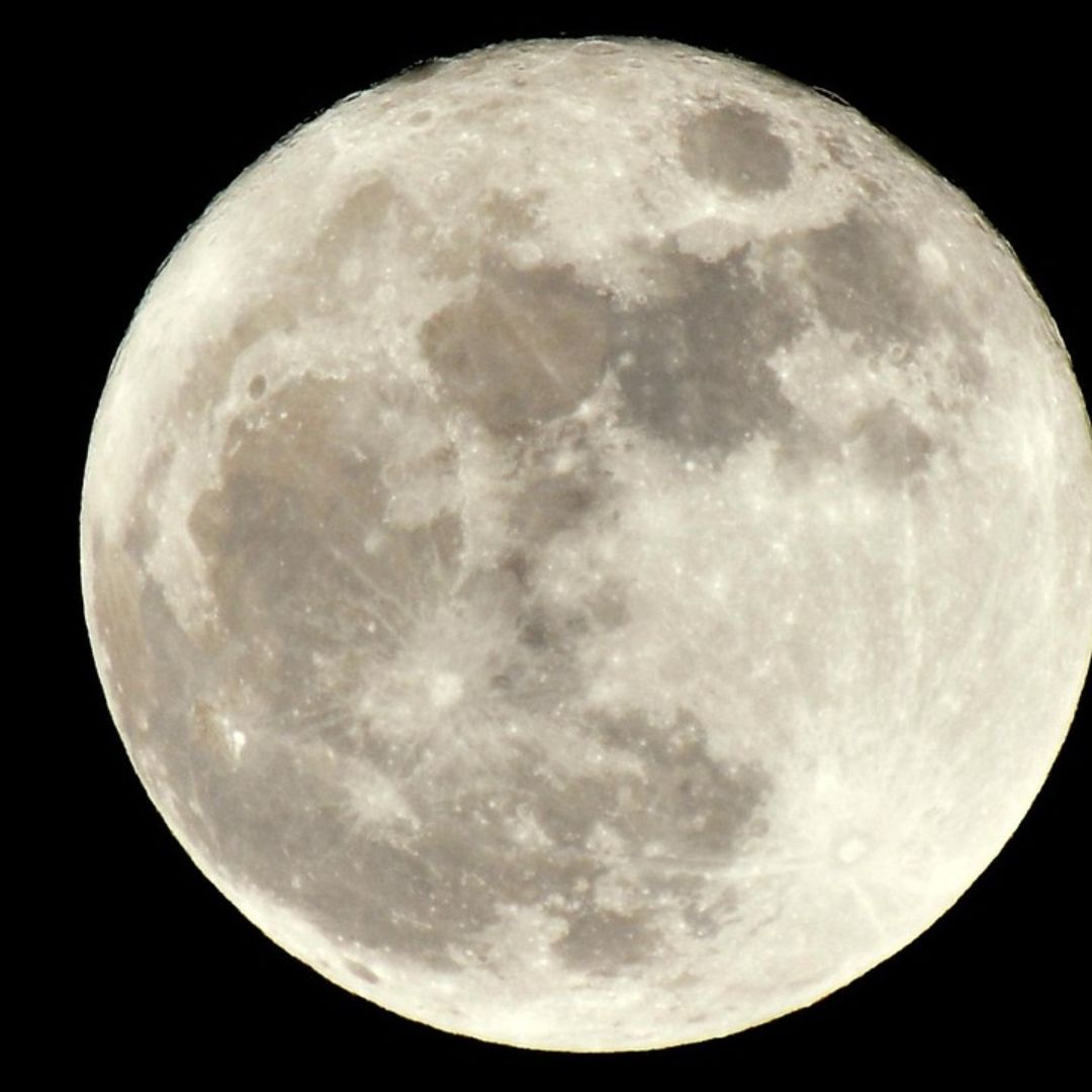 Luna Llena del Esturión 2025