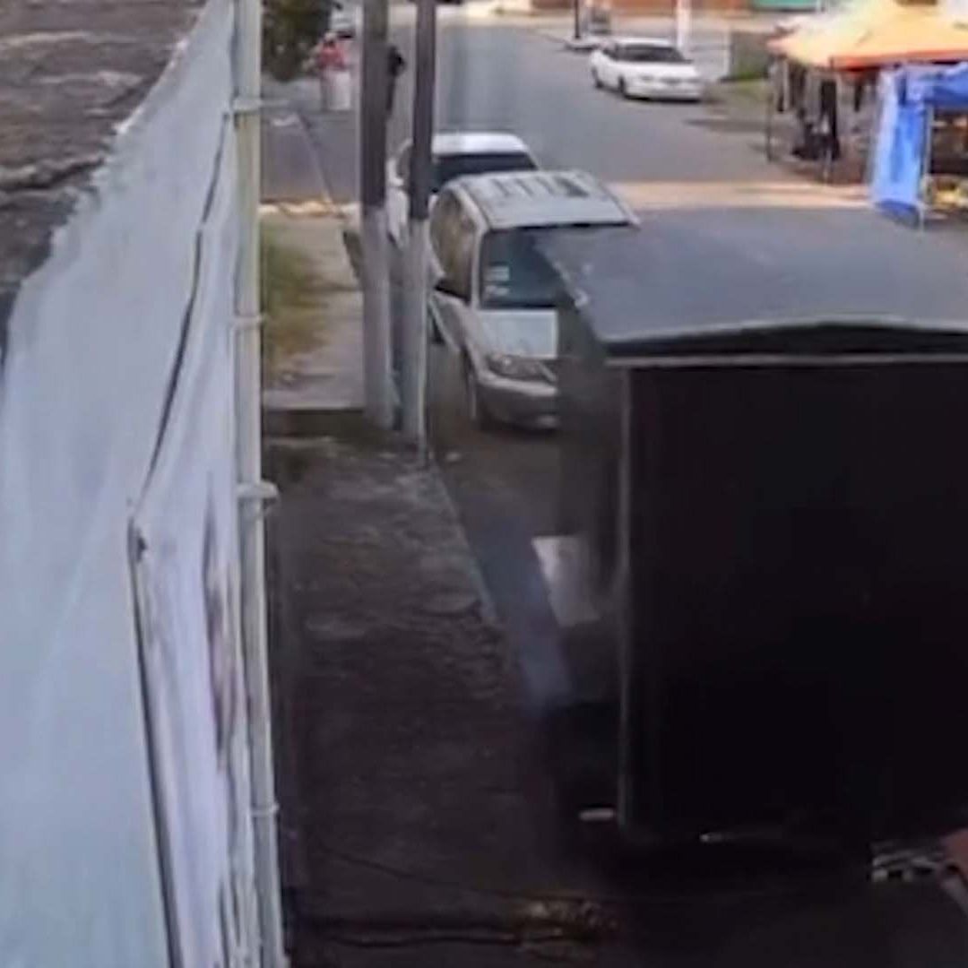Conductor Choca Contra Puesto de Tacos al Intentar Recoger su Celular en Piedras NegrasConductor Choca Contra Puesto de Tacos al Intentar Recoger su Celular en Piedras Negras