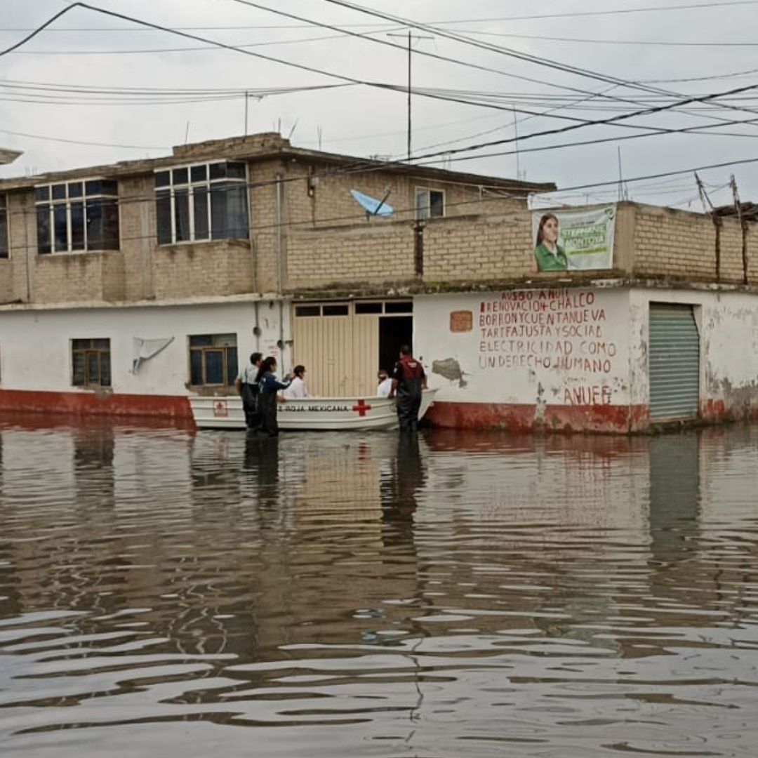 Las calles de Chalco están completamente bajo el agua.
