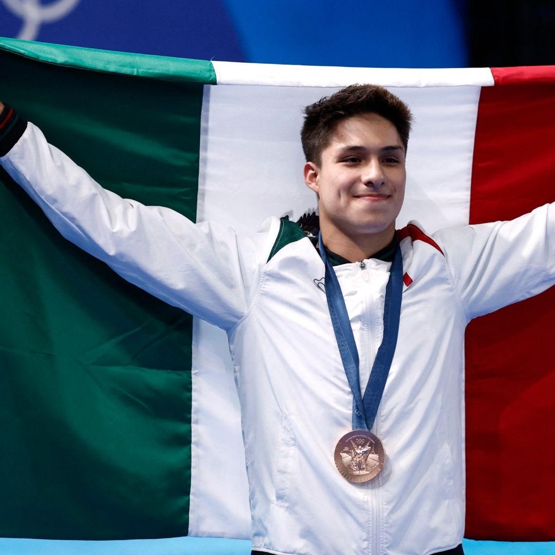 Con Efusivo Mensaje AMLO Celebra Medalla de Bronce de Osmar Olvera en París 2024