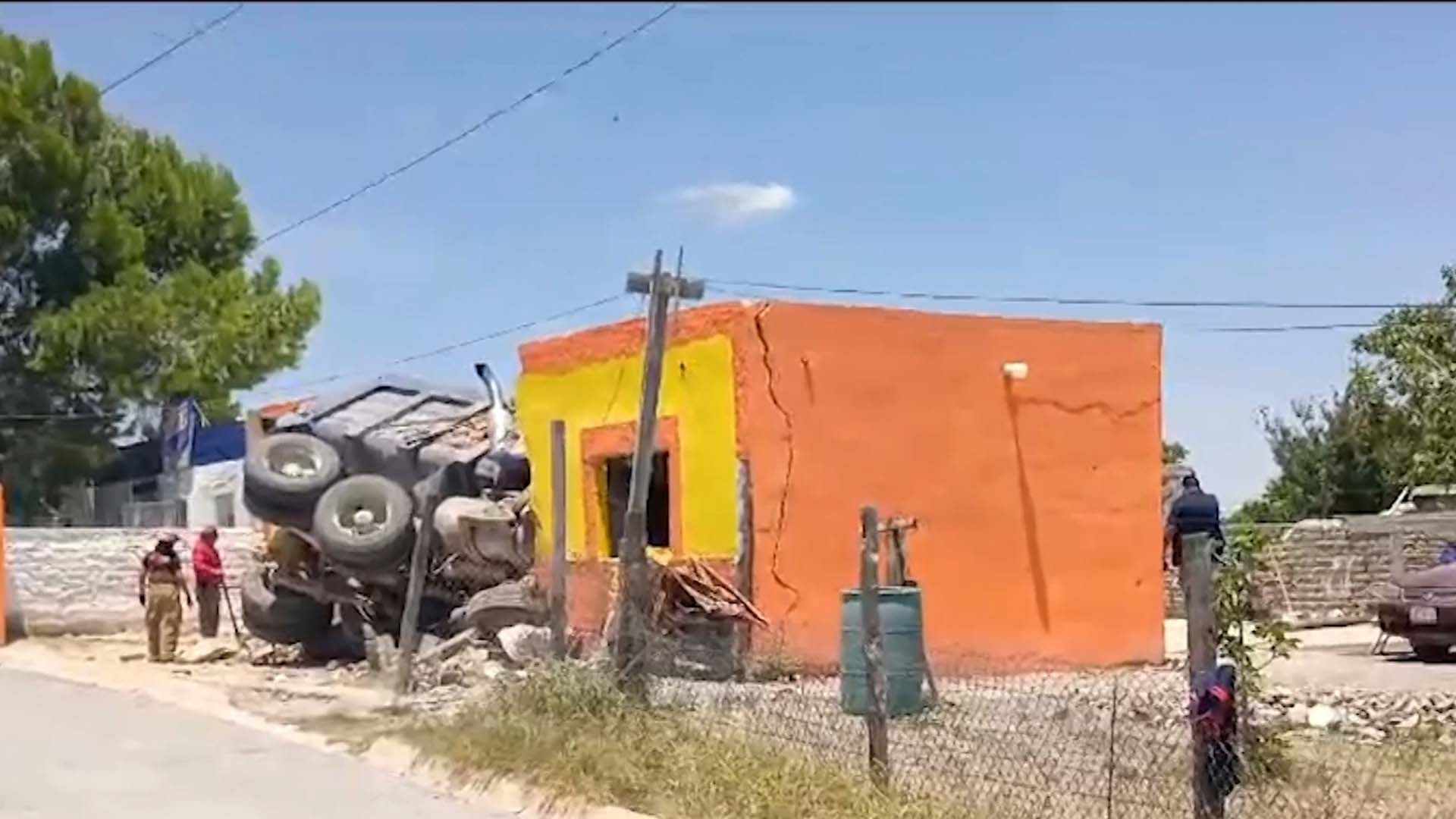 Video: Camión Sin Frenos Choca Contra Casa y Mata a una Mujer en Coahuila