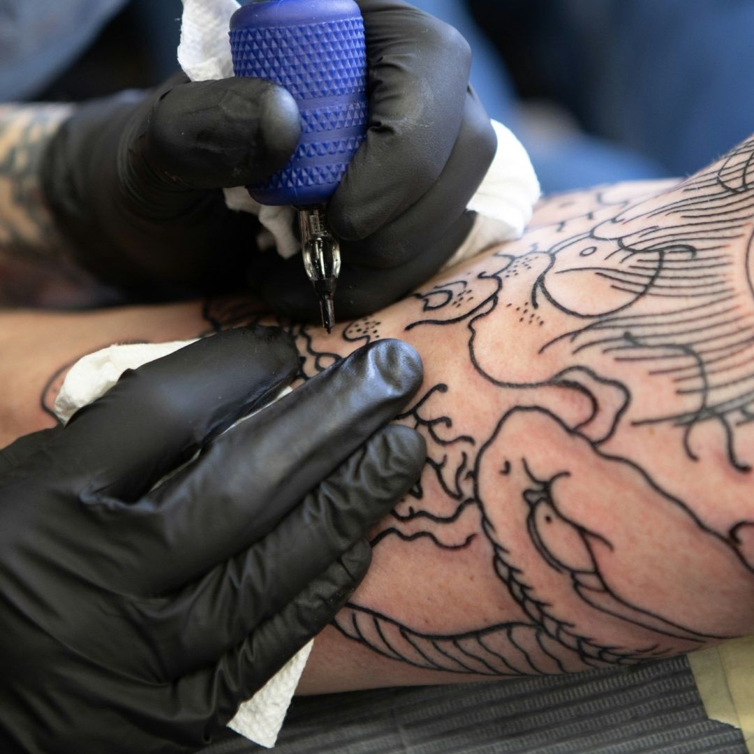 Tatuador se Equivoca al Hacer Dibujo y Cliente lo Mata a Golpes en Sonora