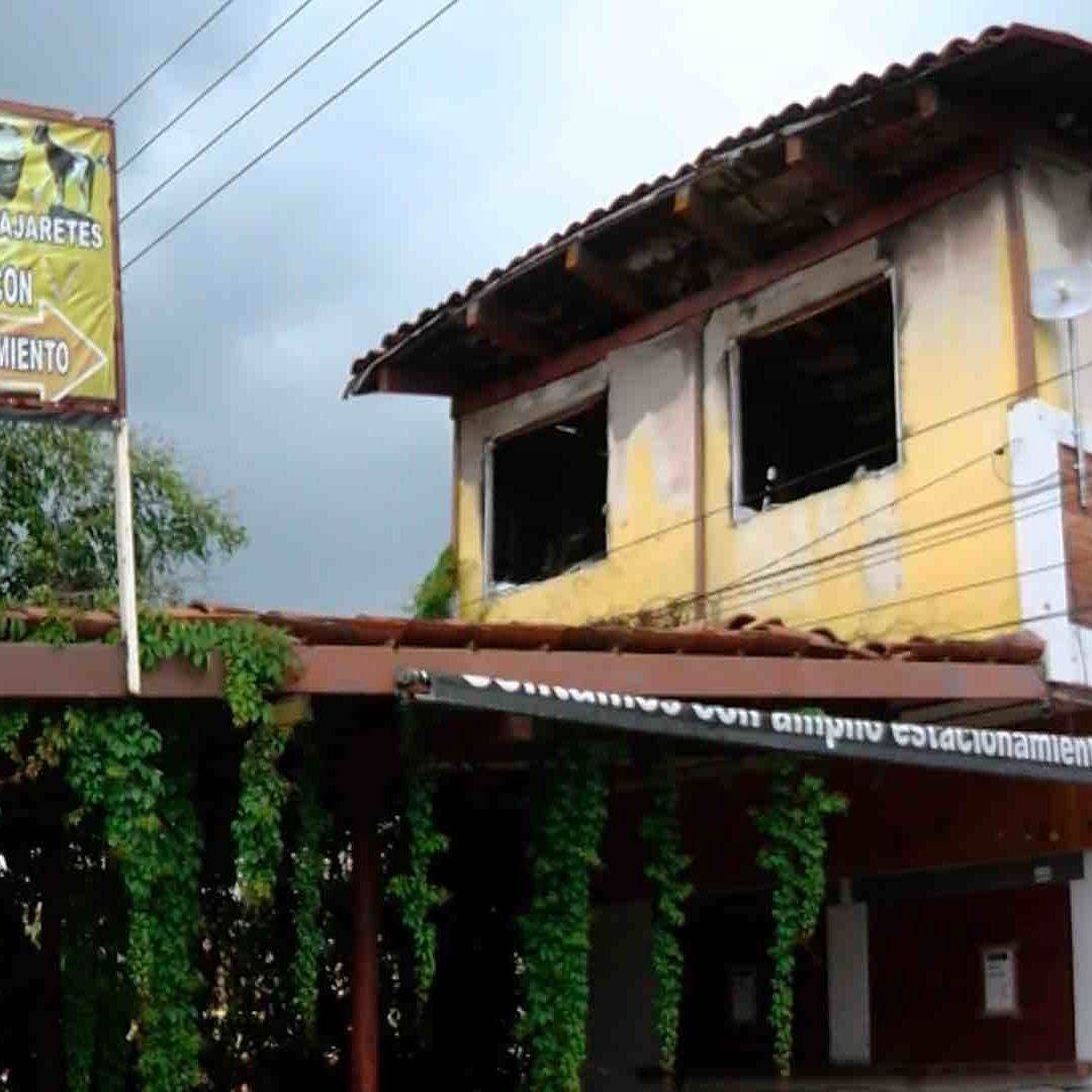 Madre e hijo fueron hallados maniatados tras un incendio