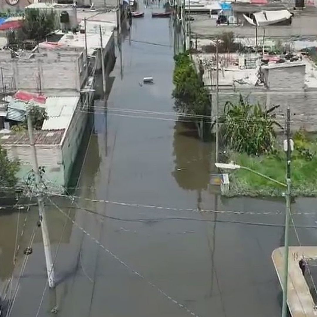 Llorando, Costurera Narra a N+ la Pérdida de Vestidos de Quinceañera por Inundaciones en Chalco