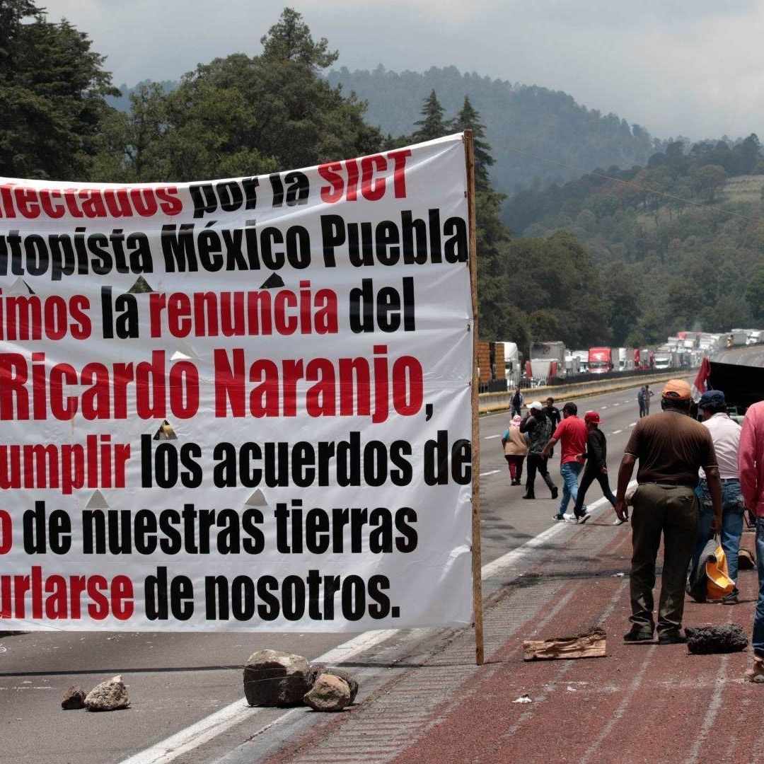 Bloqueo en la México-Puebla: AMLO Descarta Enviar Fuerzas para Abrir Autopista