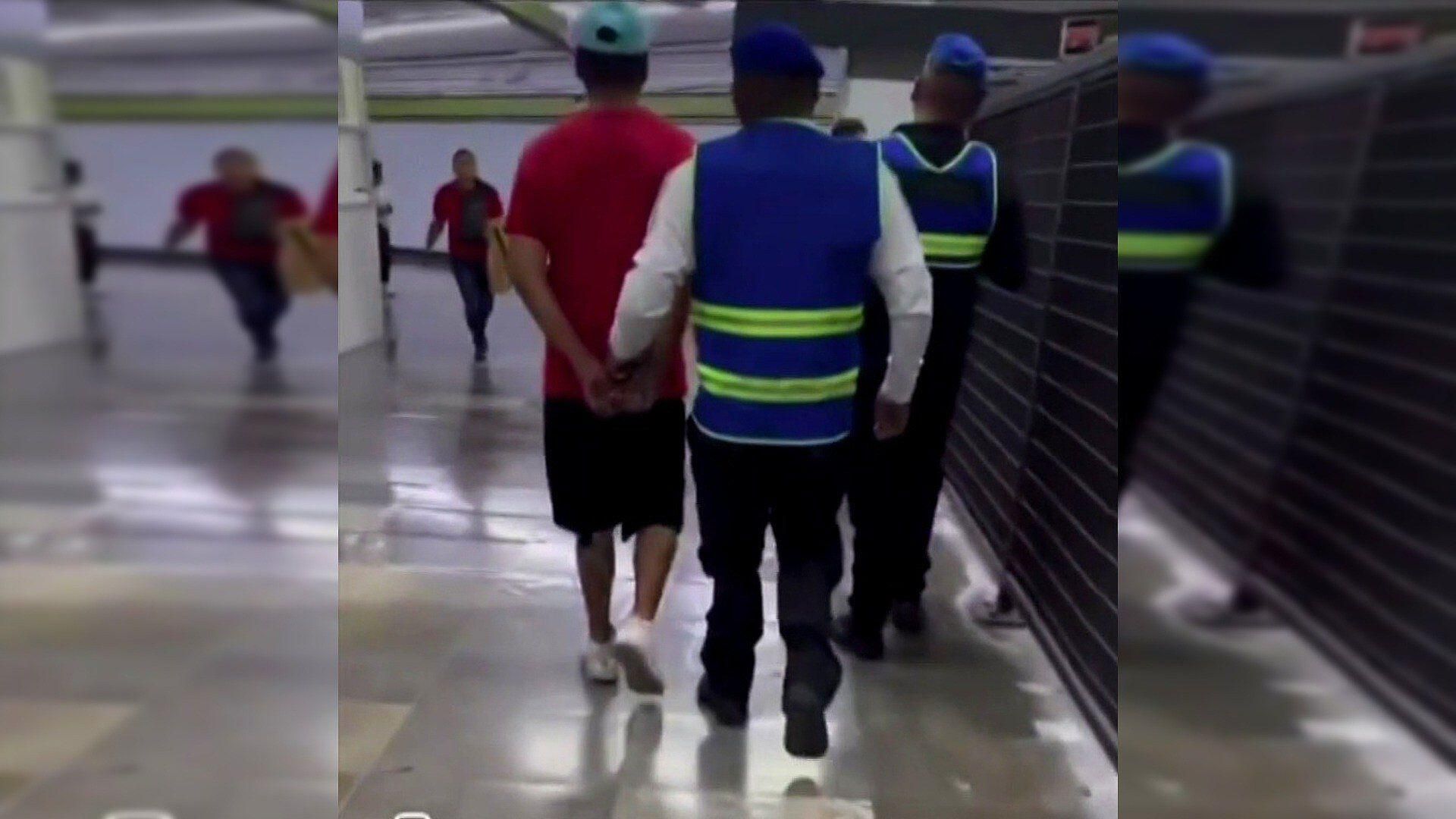 Detienen a Hombre en el Metro de CDMX por Tomar Fotos sin permiso a una ...