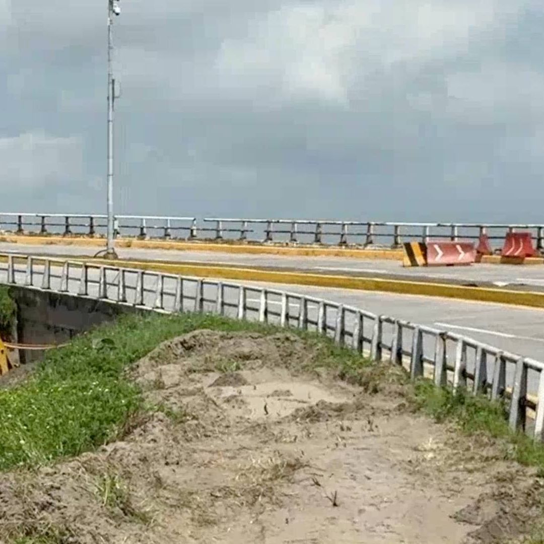Cabe señalar que el carril de salida a la fortaleza de San Juan de Ulúa esta cerrado, pero si hay acceso a la fortaleza.