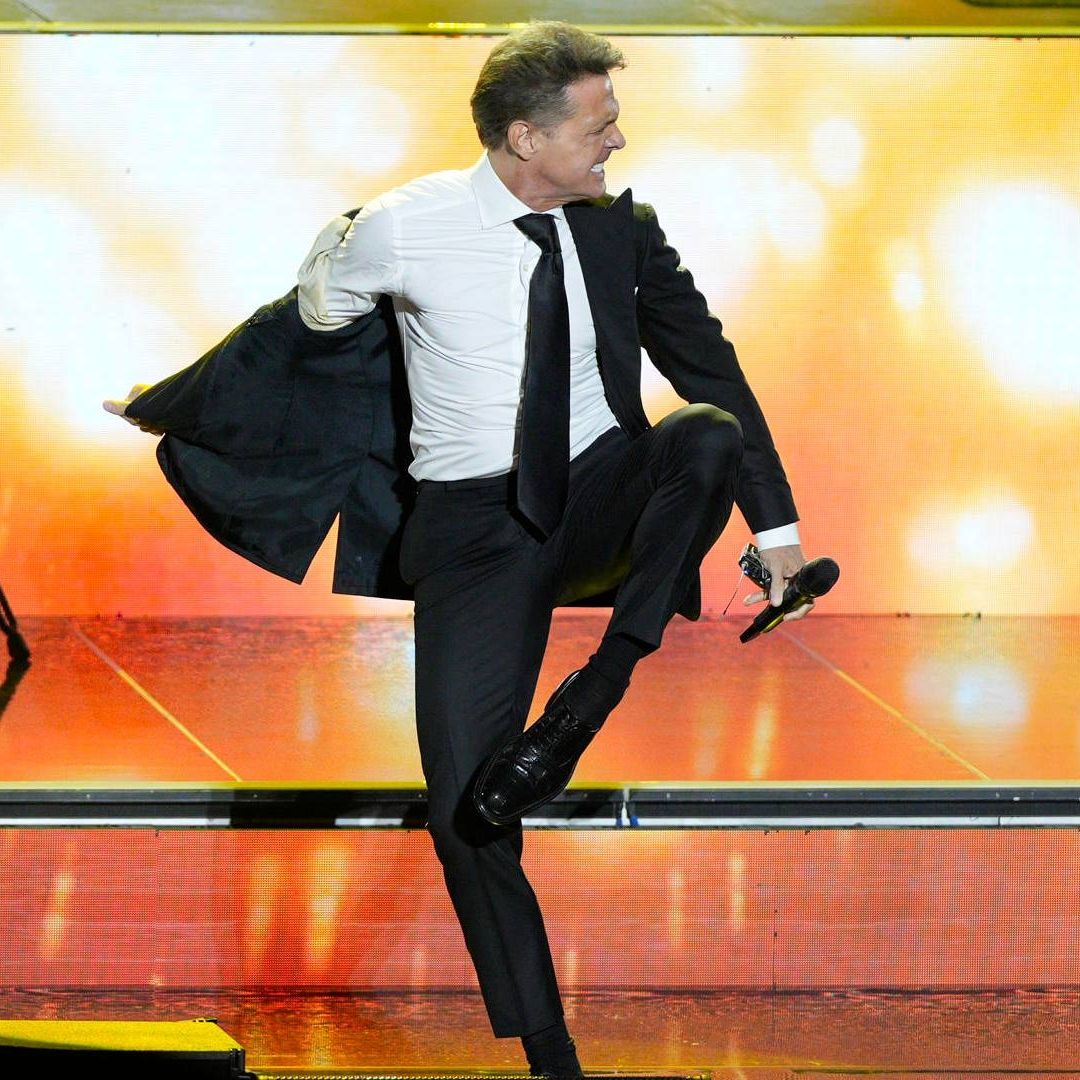 Luis Miguel regresa a México tras éxito en España