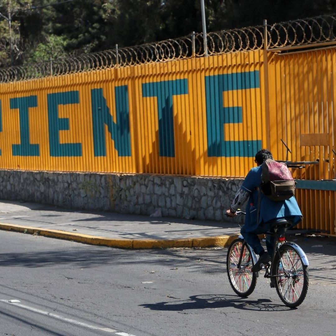 ¿No te quedaste en tu primera opción del COMIPEMS? Esto es lo que puedes hacer para solicitar el cambio de escuela