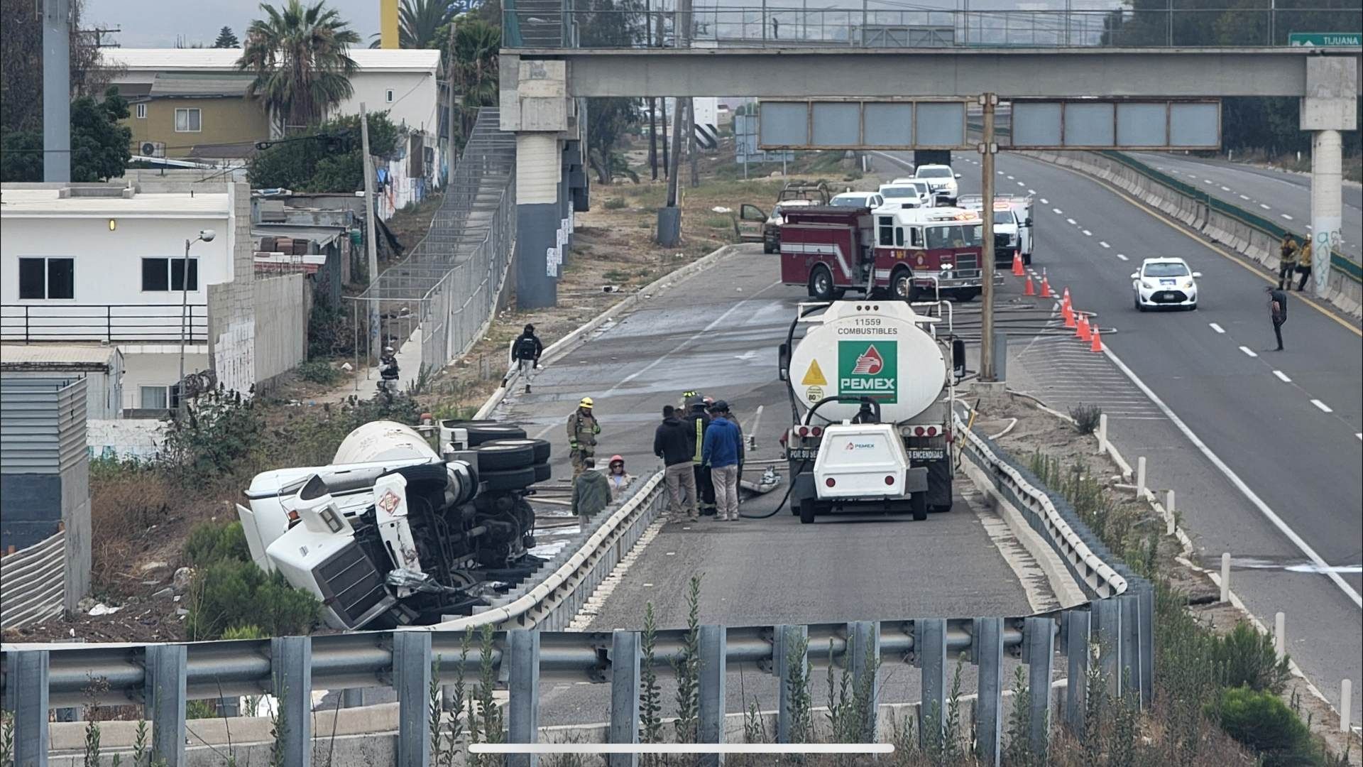 Volcadura Causa Caos Vial en Tijuana