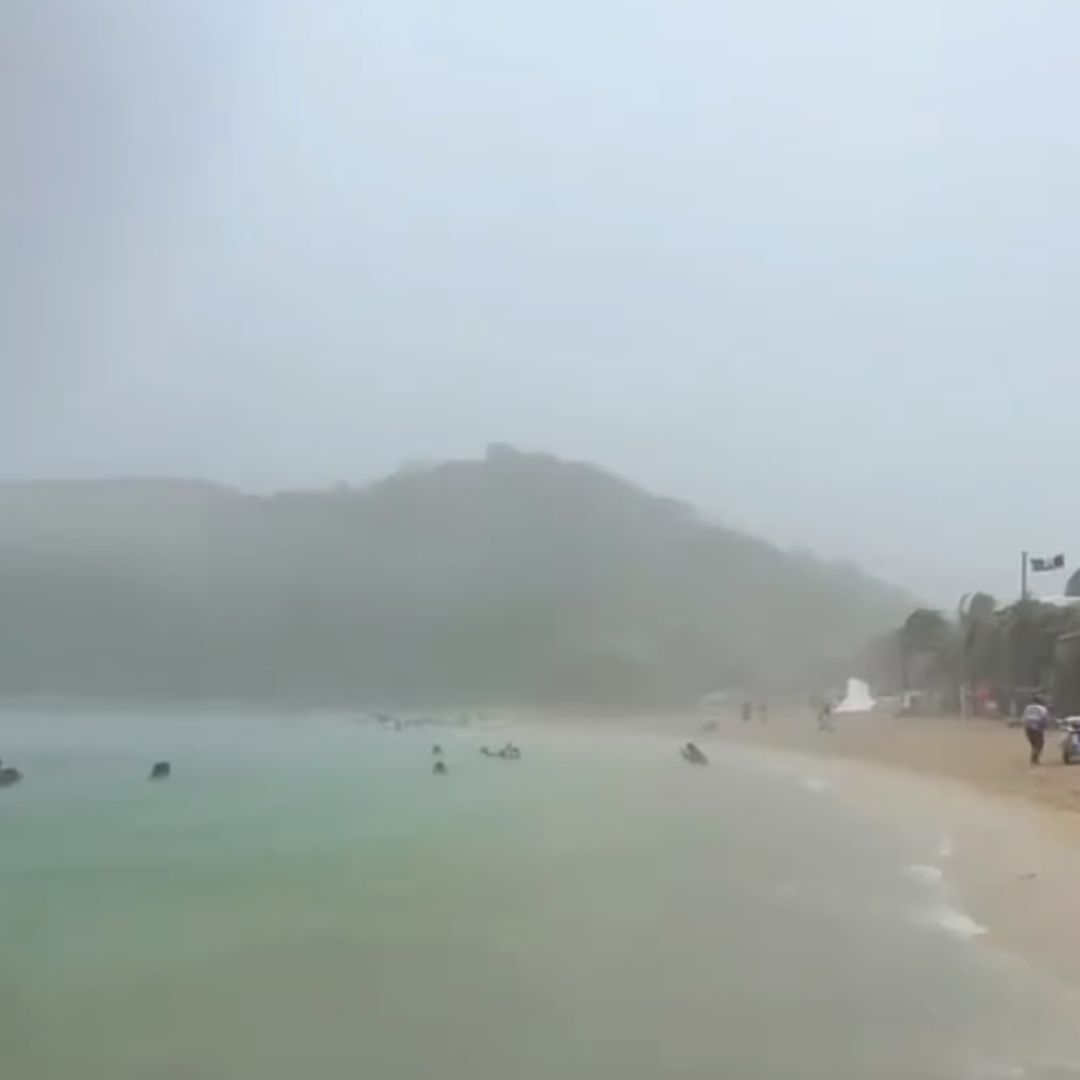 ¡De Terror! Rayo Cae Sobre Turistas en la Playa en Huatulco; Hay Un Muerto