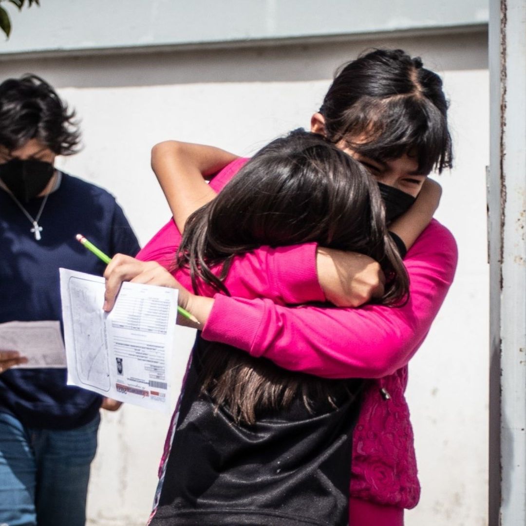 Jóvenes a su salida del exámen Comipems