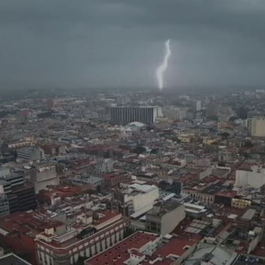 La intensa actividad eléctrica en la CDMX provocó un rayo tan fuerte que fue registrado por sismógrafos.