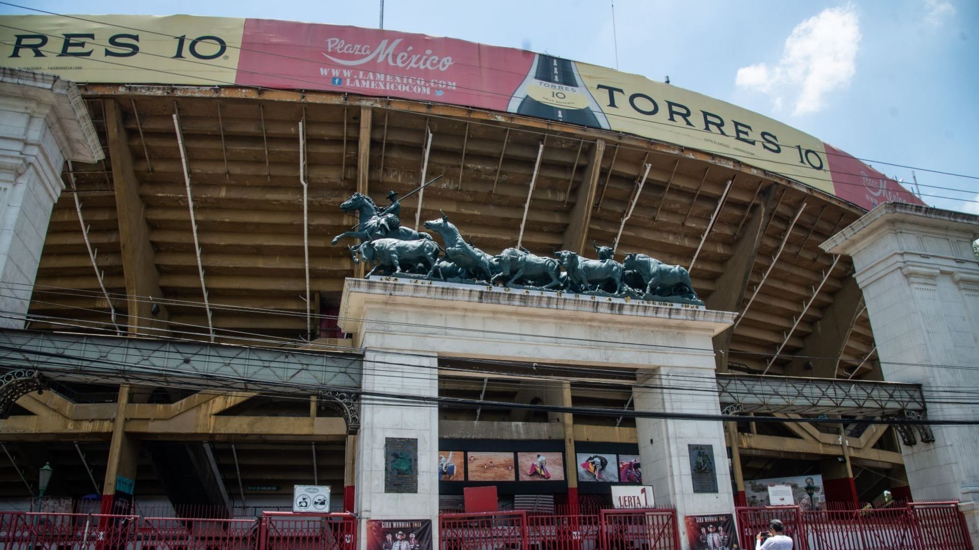 Cuántas personas caben en la Plaza de Toros Mexico capacidad para Prófugos del Anexo CDMX 2024