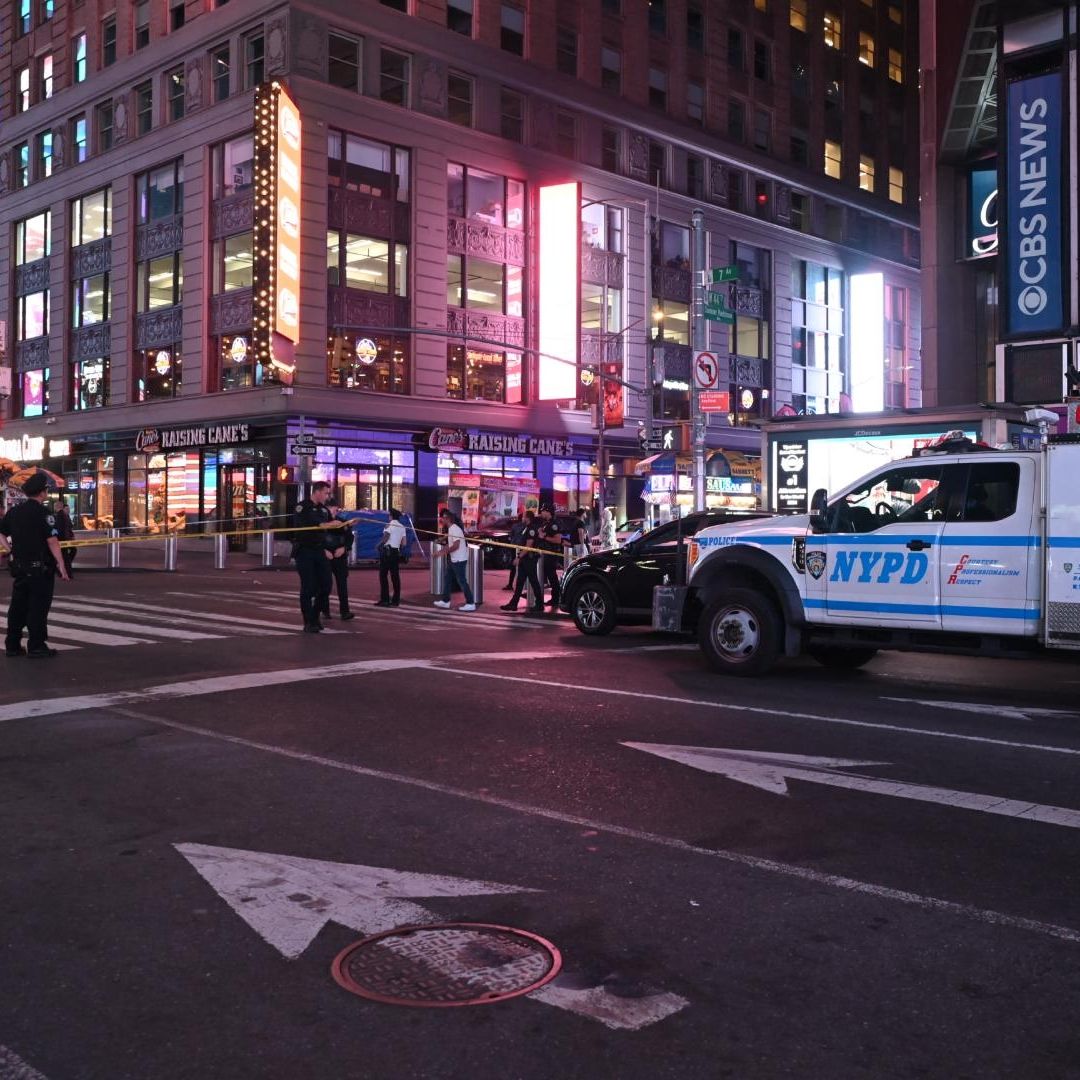 Balacera en Times Square, Nueva York, Deja Tres Heridos y Un Joven de 17 Años Detenido
