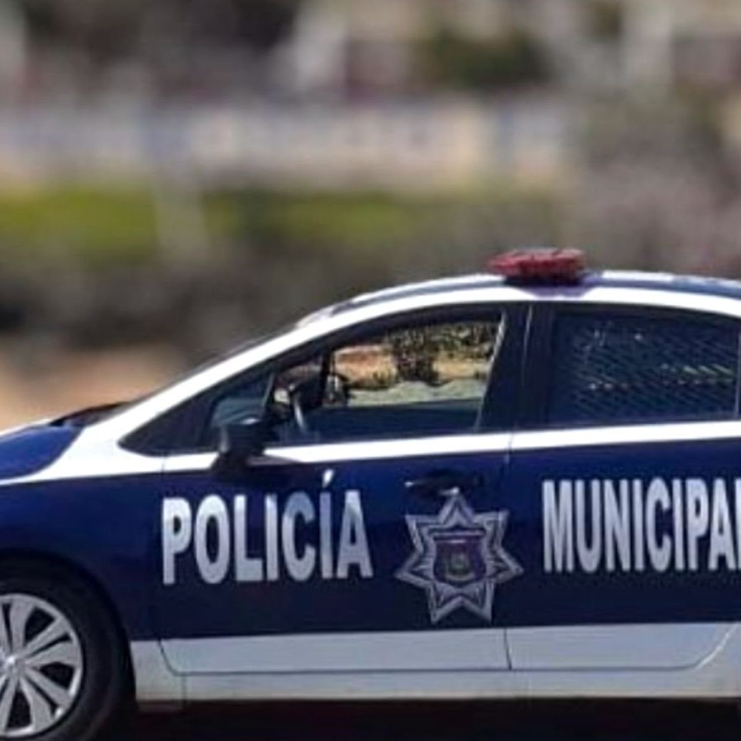 Difunden Momento Donde Policía se Dispara en la Pierna al Entregar su Equipo en BC