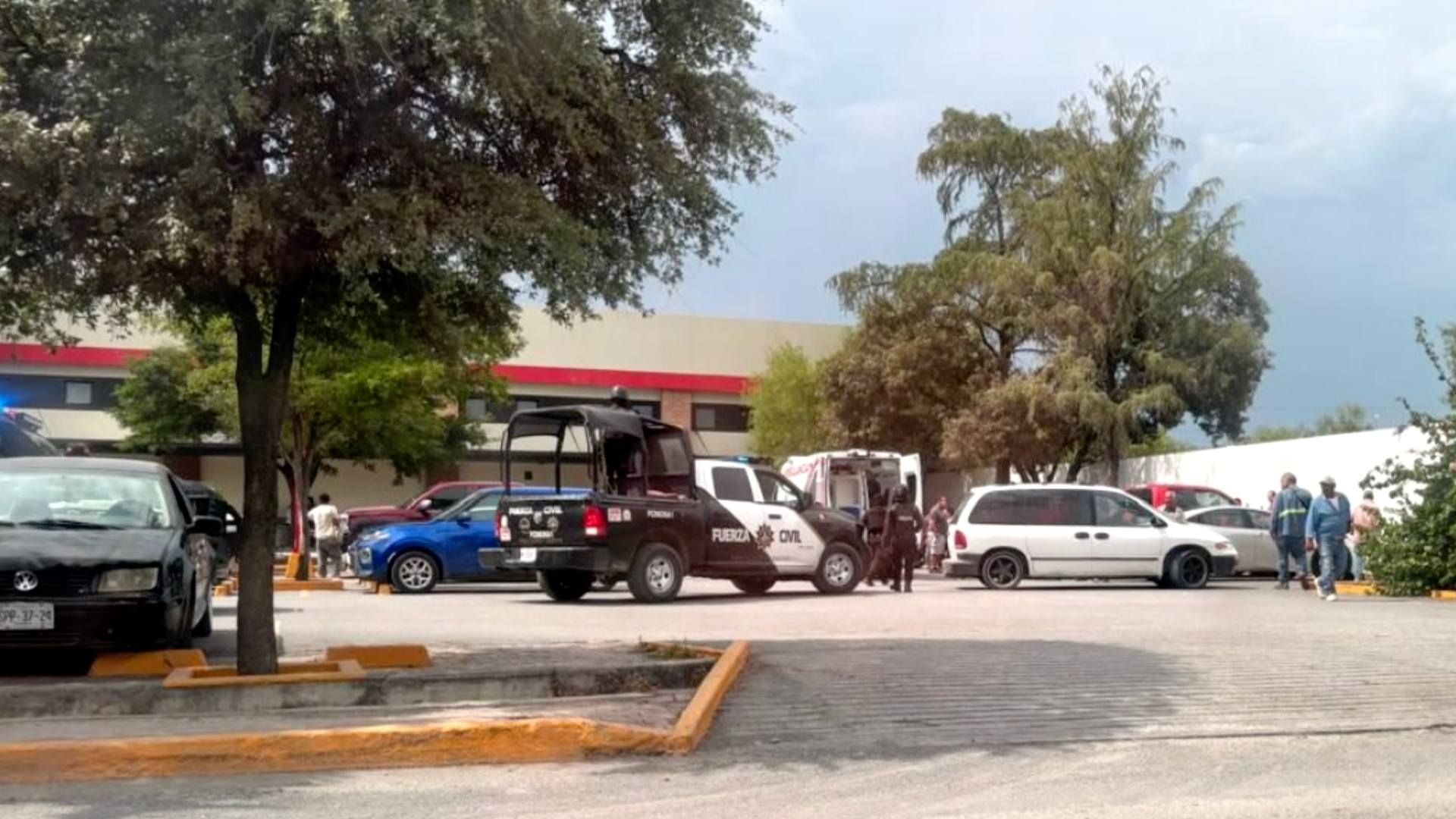Atacan a Rubén Doria en plaza comercial de Linares, Nuevo León